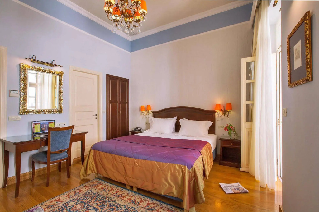 Aetoma Hotel