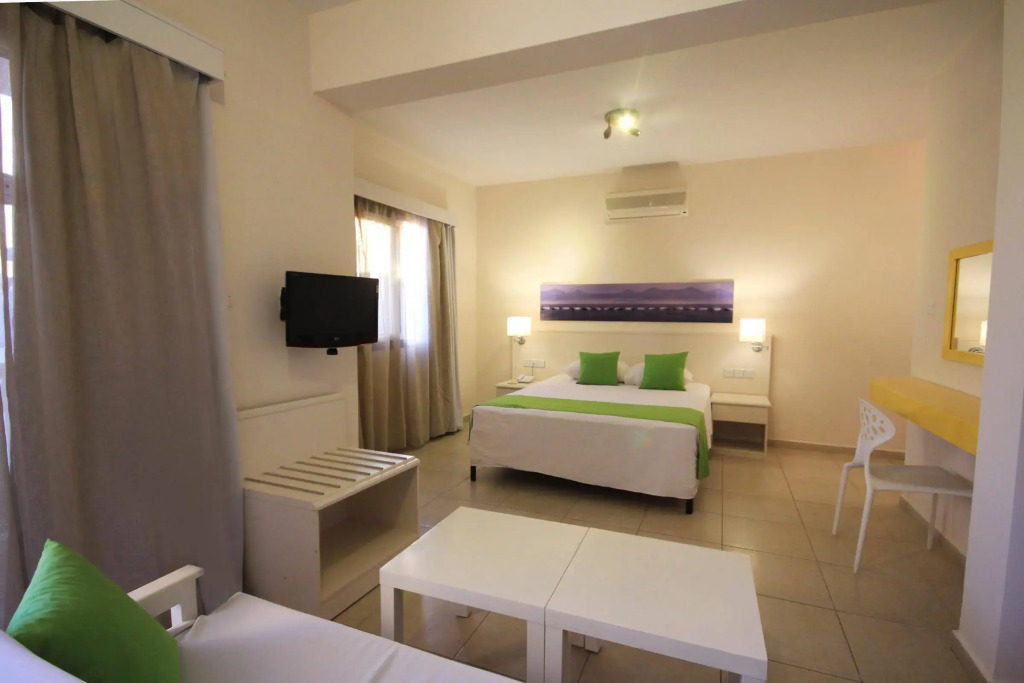 Sea CleoNapa Hotel