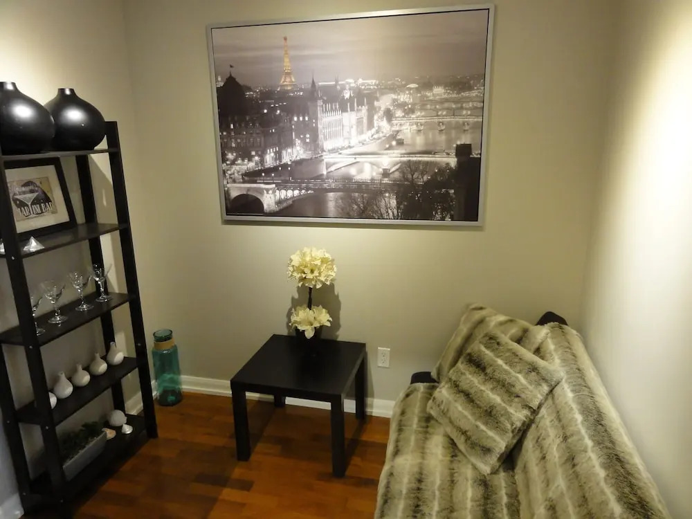 Beautifully Decorated 1BR Unit