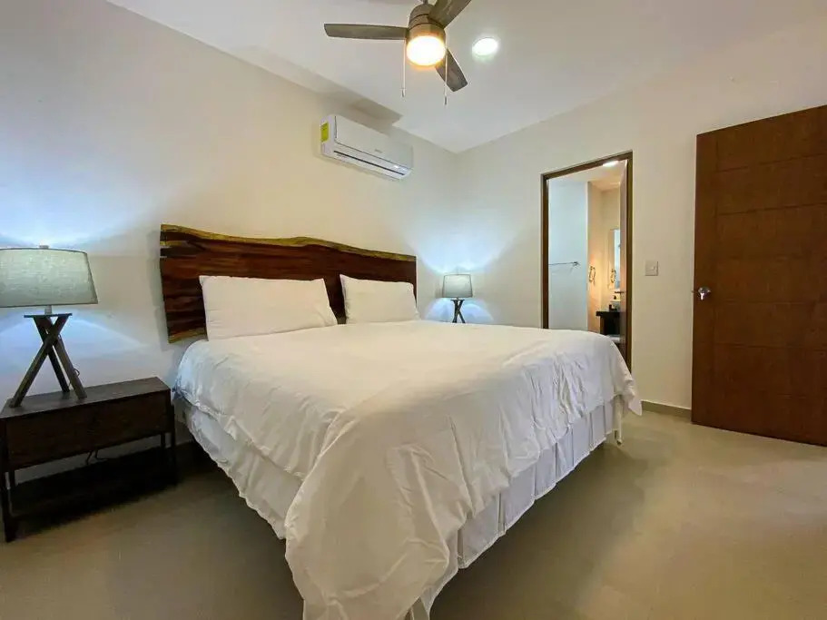 Luxury Condo 10 min walk from the Beach