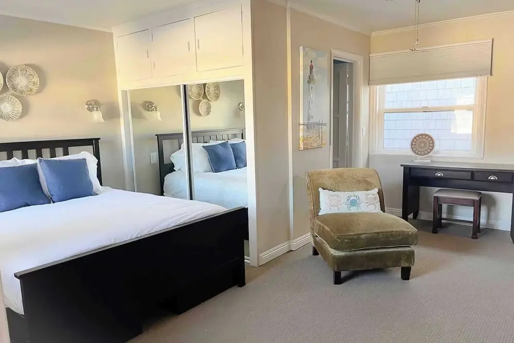 Stylish Newport Condos w/ Dock Access, Walk to Balboa Fun Zone and Beach