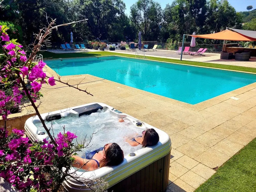 La villa Roméo, piscine et spa