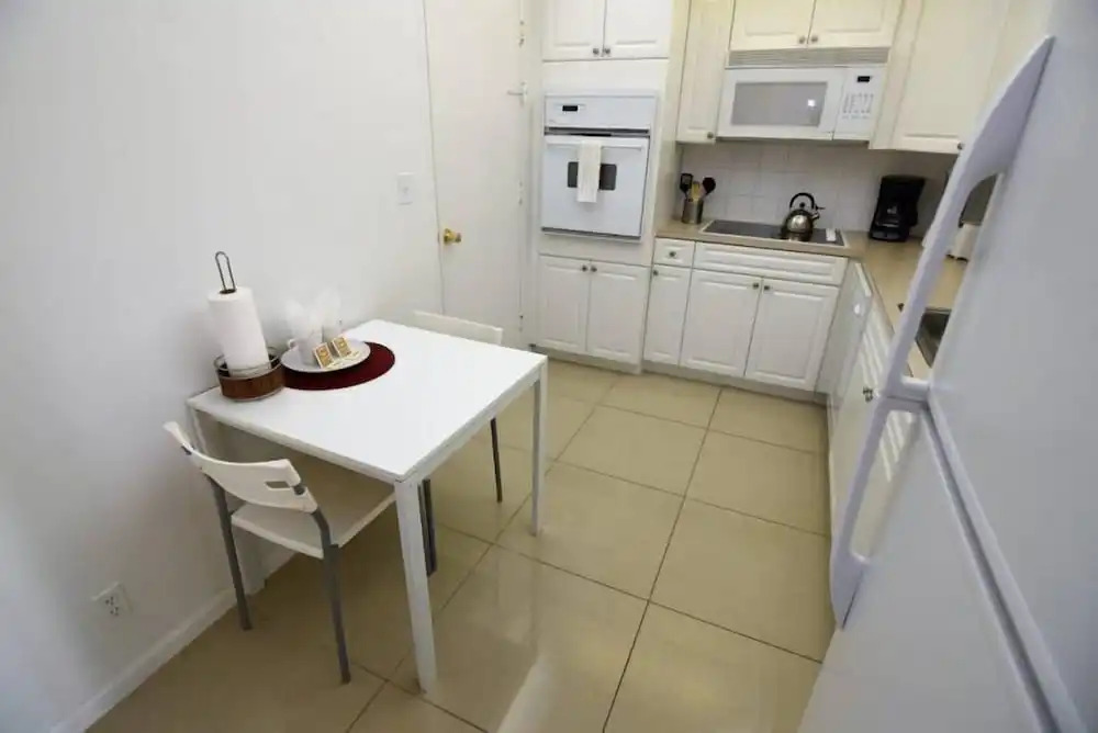 Hallandale Condo, Partial Ocean View Direct Beach and Pool Access Hollywood Beach