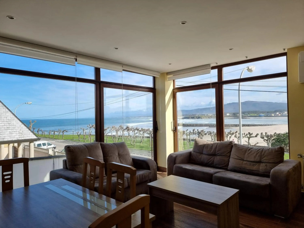 Vivienda de 4 dormitorios con vistas al mar
