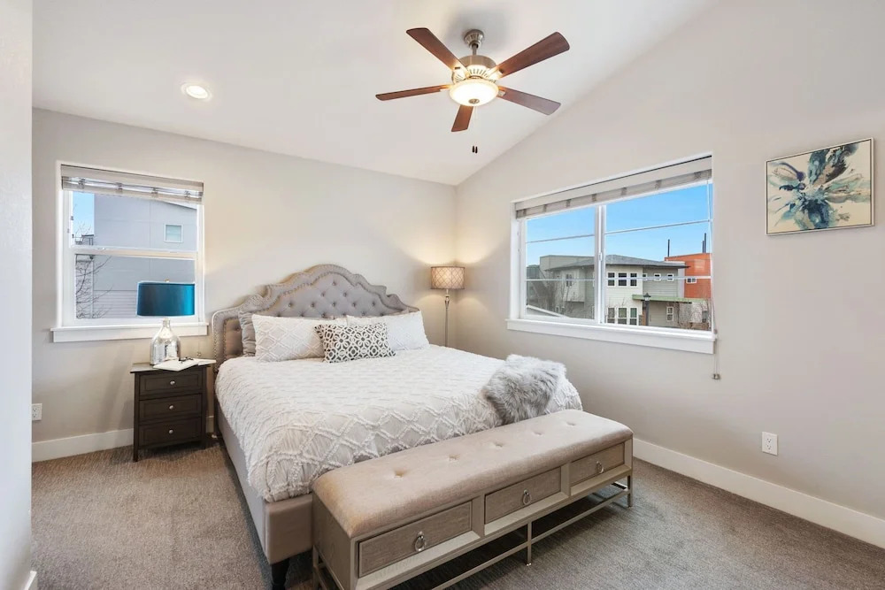 Elegant Oasis - Fireplaces, King Beds, Mtn Views!