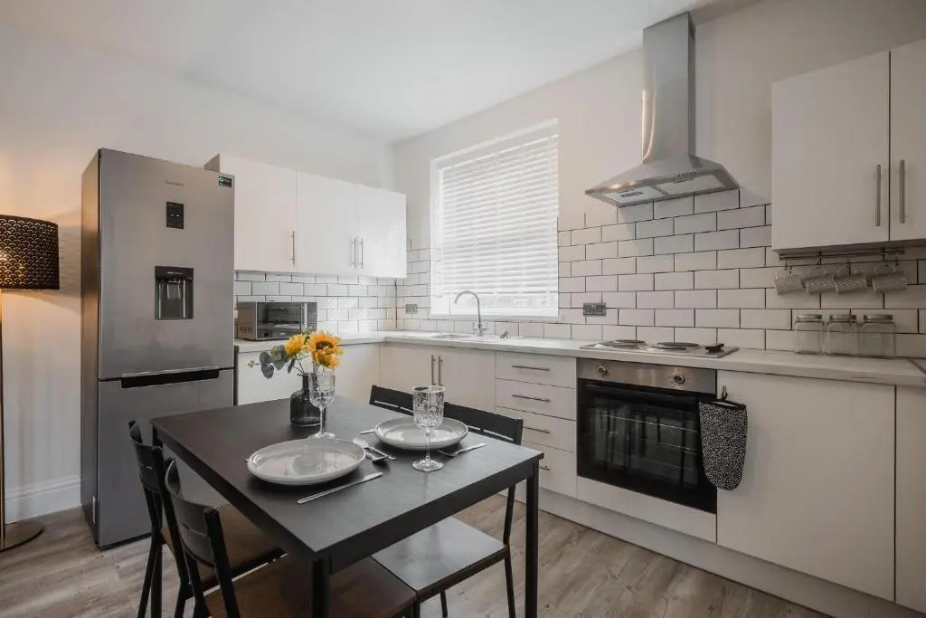 Newly Refurbished Sylish Hull 3 Bed Apartment