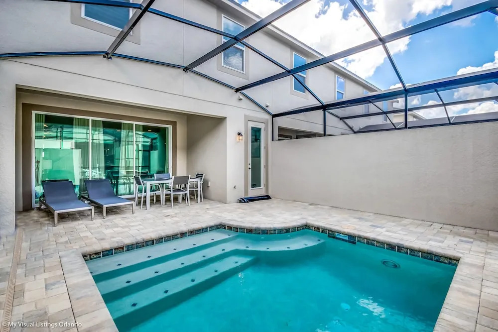 1552 Carey Palm Circle