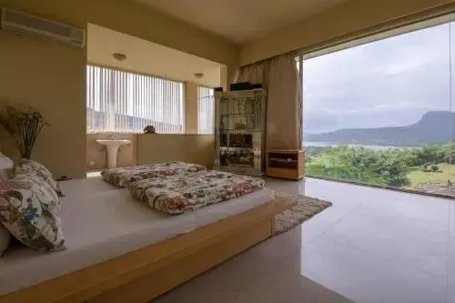 The Glass House by Vista Rooms