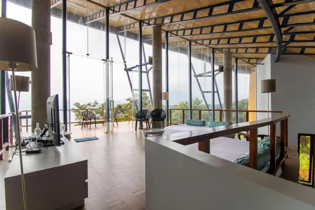 SaffronStays Solasta, Mulshi - Infinity Pool Villa with Mulshi DAM Views