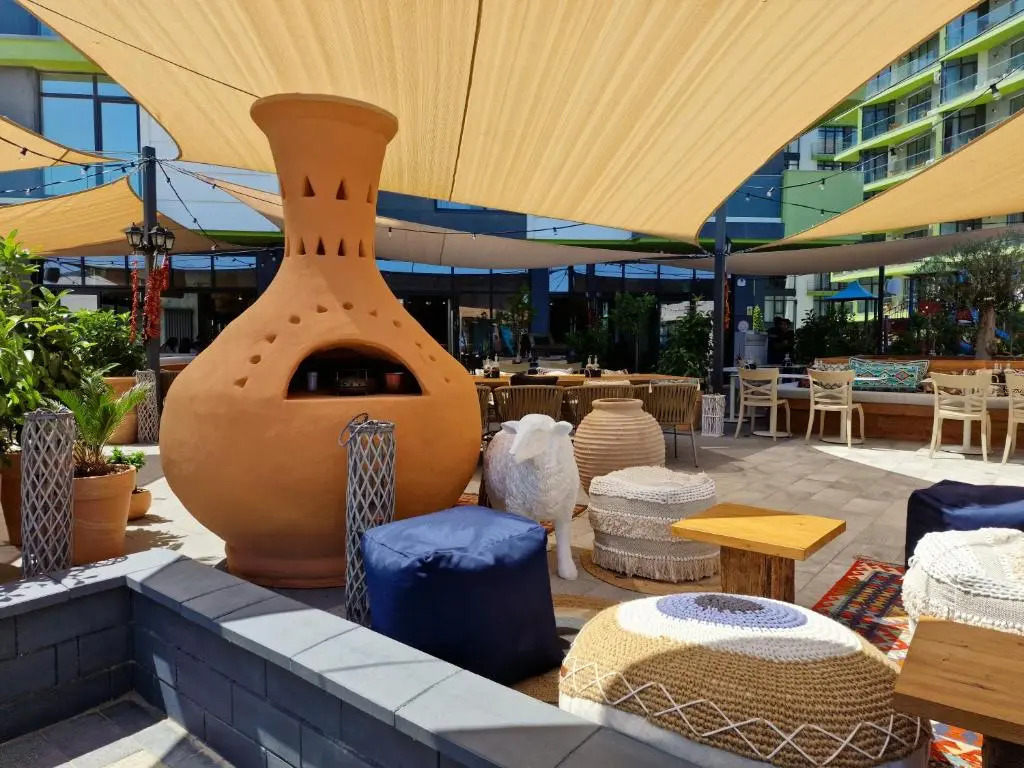 Royale Sundance Studio 8 in Alezzi Beach Spa Pool