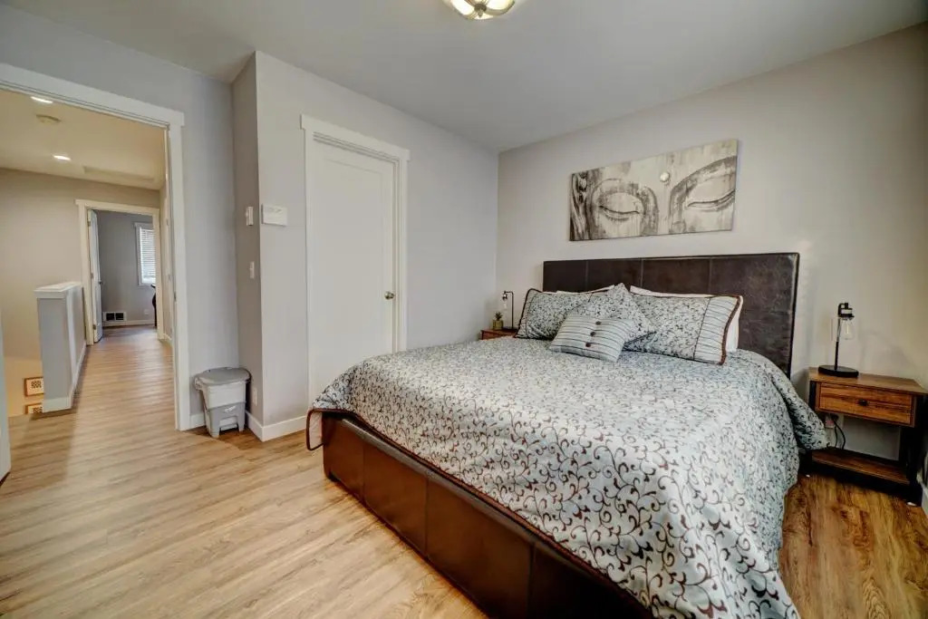 Cozy 2 Bedroom Townhouse in Northgate