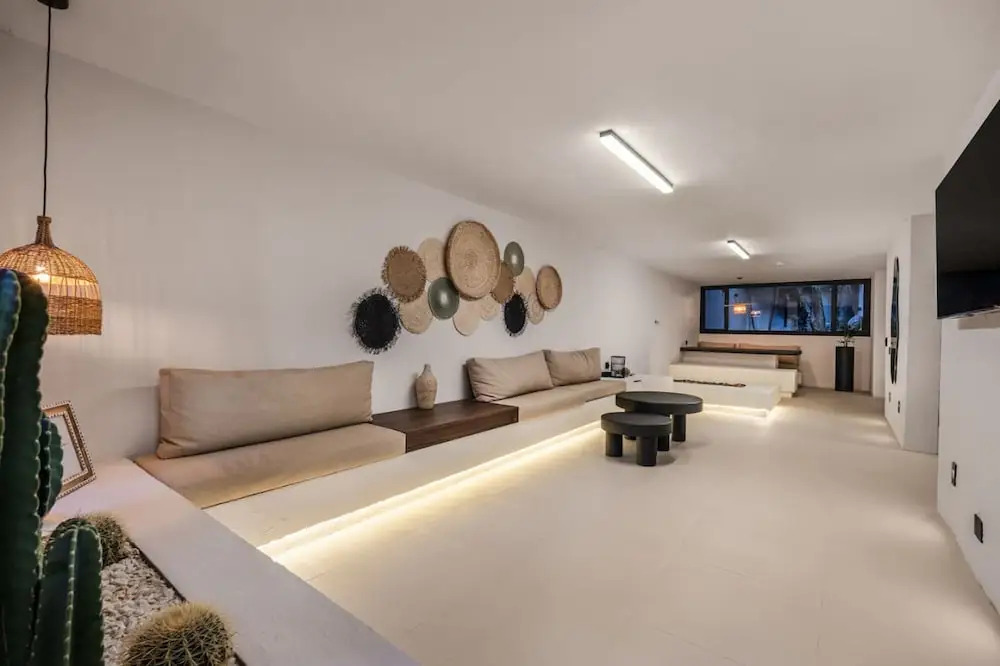 Luxurious 5BR House in Provenza Perfect for Groups