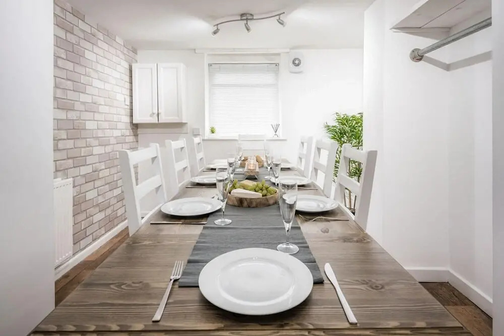 Beautiful 4BD Family Home Burley Leeds