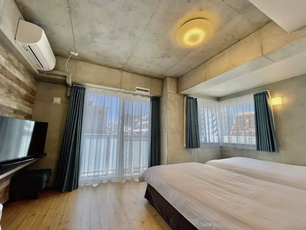Infinity Hotel NahaKumoji -SEVEN Hotels and Resorts