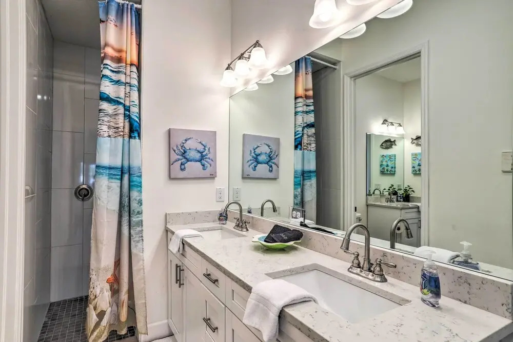 Family-friendly Tampa Home < 3 Mi to Ocean!