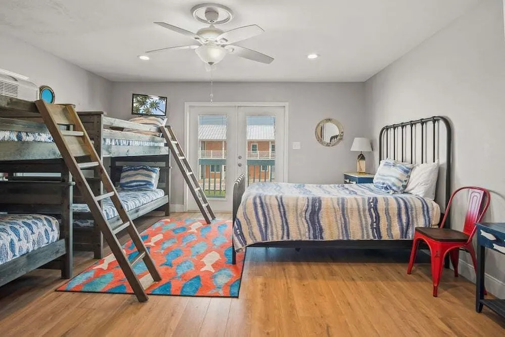 Coconut Hut - Pet Friendly! Boardwalk to the Beach! - Pet Friendly! Boardwalk to the Beach!