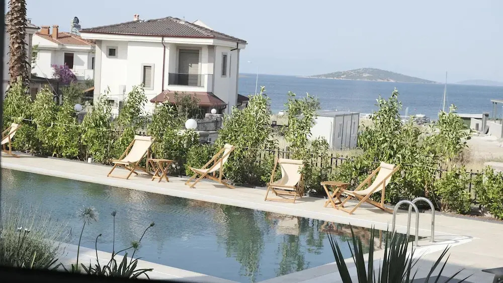 Lodhous Cunda Pool Residence
