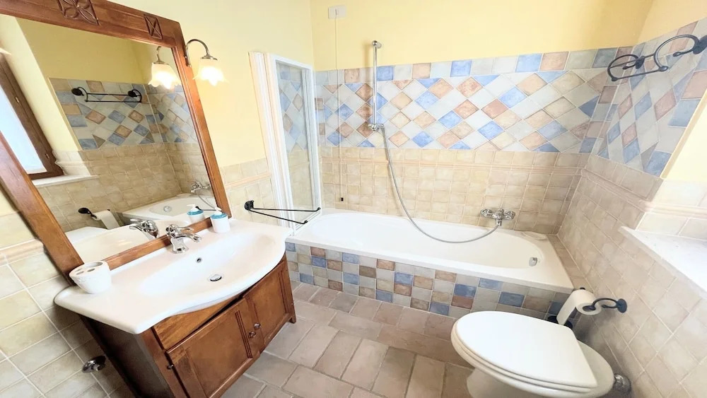 Slps 10. Exc Villa - 5 Bedrms/5 Bathrms - Magnificent Pool - fab Views - Wifi