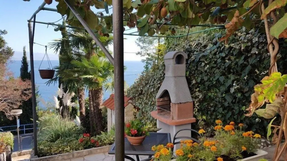 Villa Tomić Apartment Mia near the sea