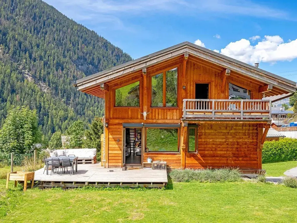 Chalet in Moulin With Sauna & Stunning Views
