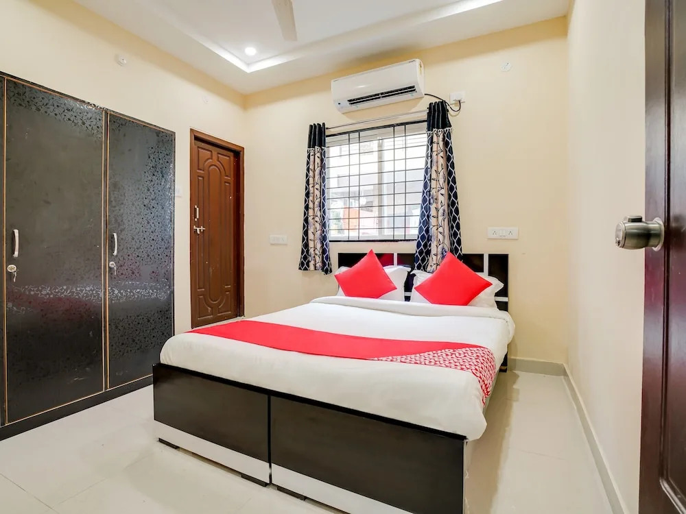 OYO 46419 Moon Light Hospitality