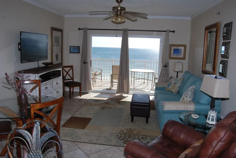 Tropic Isles 703 by RedAwning
