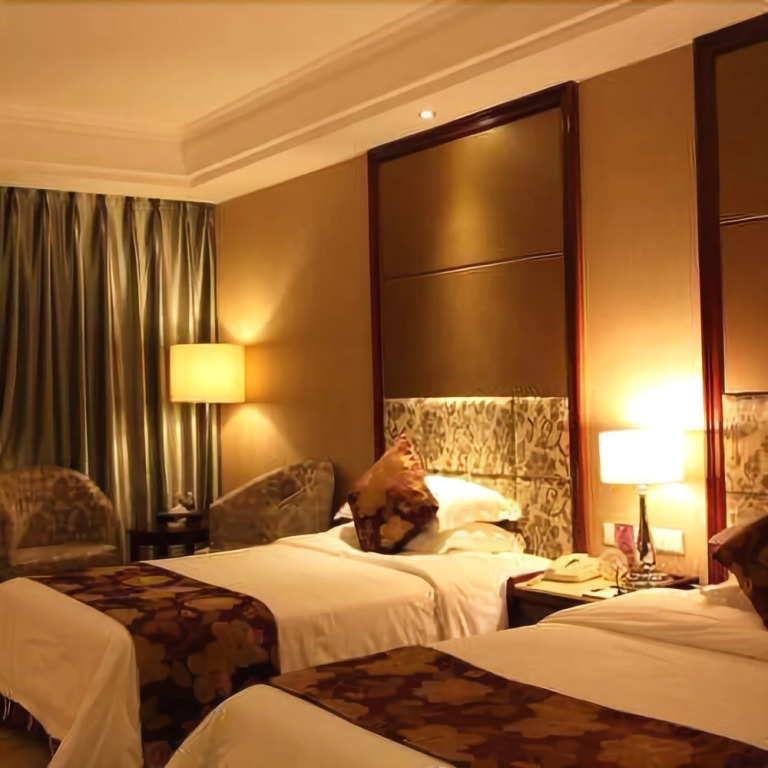 Four Seasons Moon Hotel