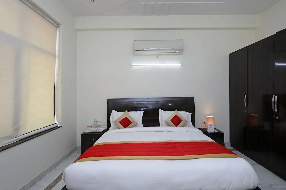 OYO 10928 Go Rooms