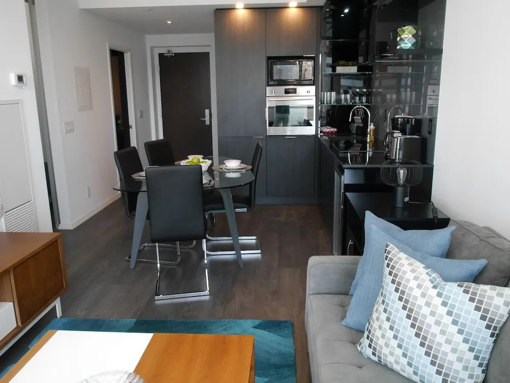 Newly Decorated 2BR Financial District