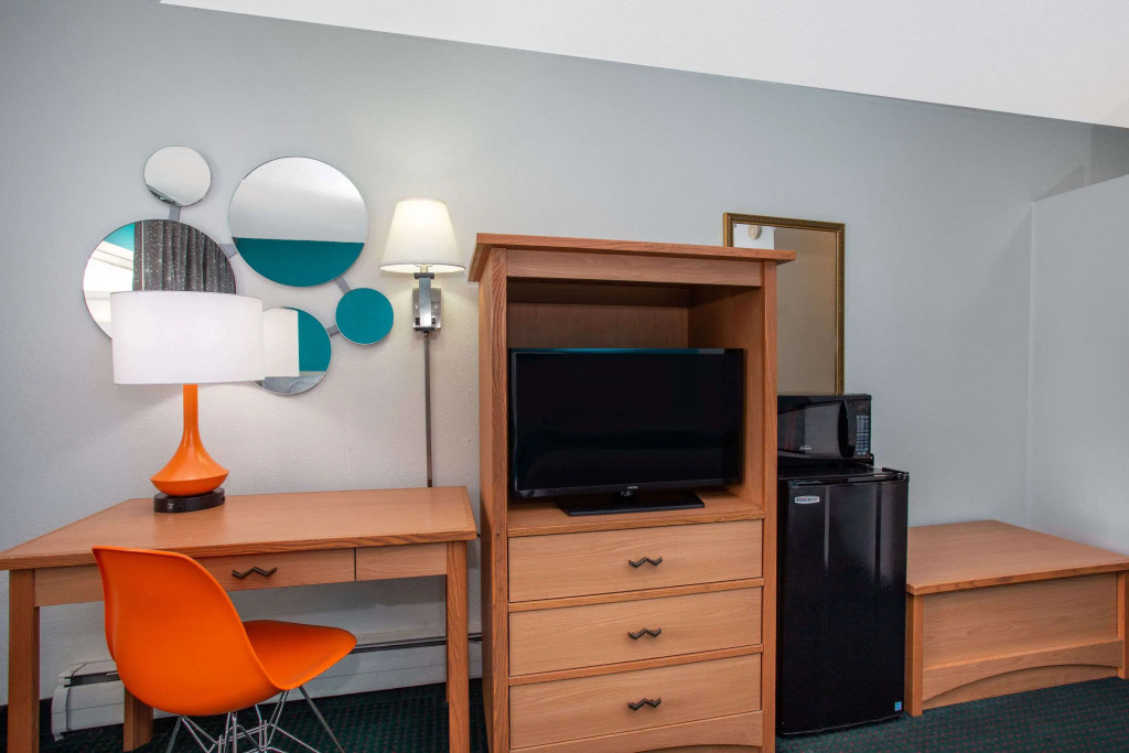 Howard Johnson by Wyndham Colorado Springs