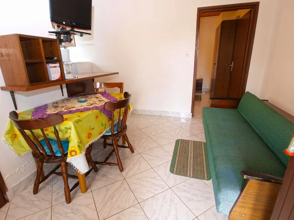 Apartment 1057