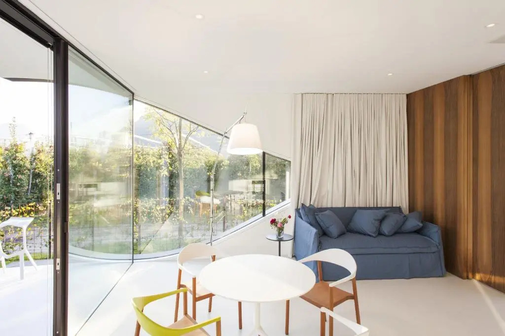 Mirror Houses