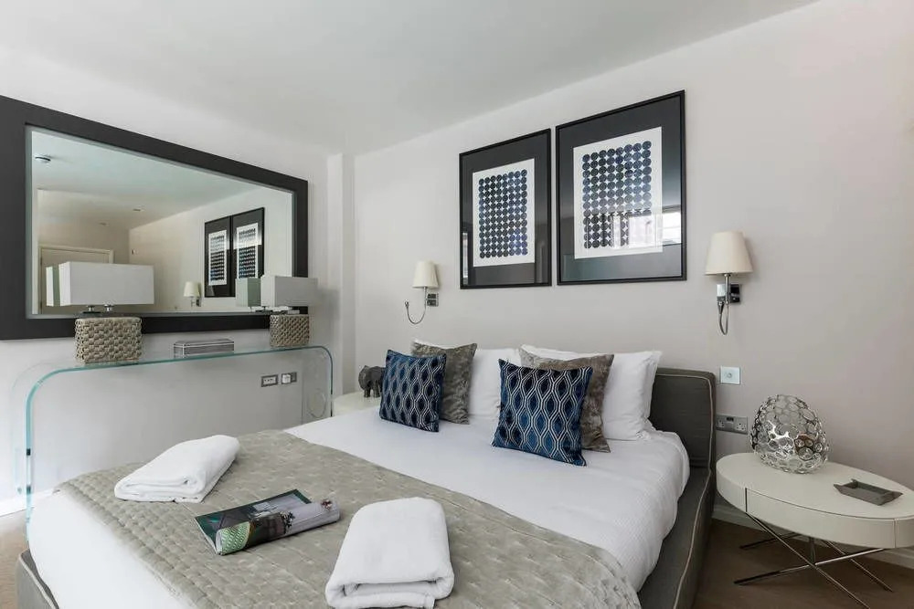 Central and Modern Split Level 2BR Covent Garden Apt