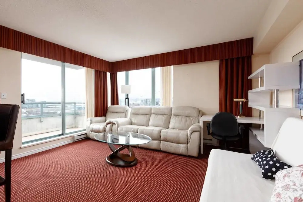 Airport Beautiful View 1 BDR Penthouse
