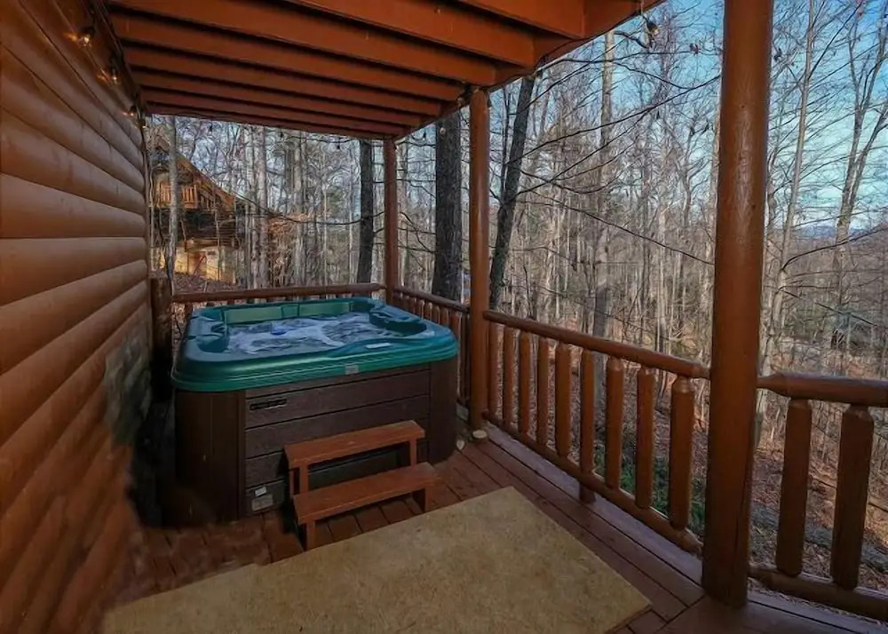 Smoky Treehouse Lodge #614