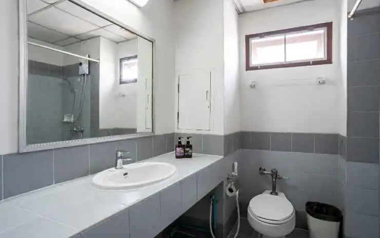 Studio room near MRT by PD Mansion