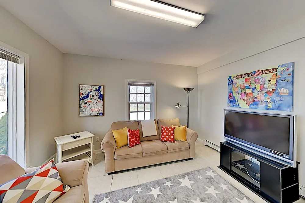 Renovated Retreat - Near Beaches & Town 5 Bedroom Home