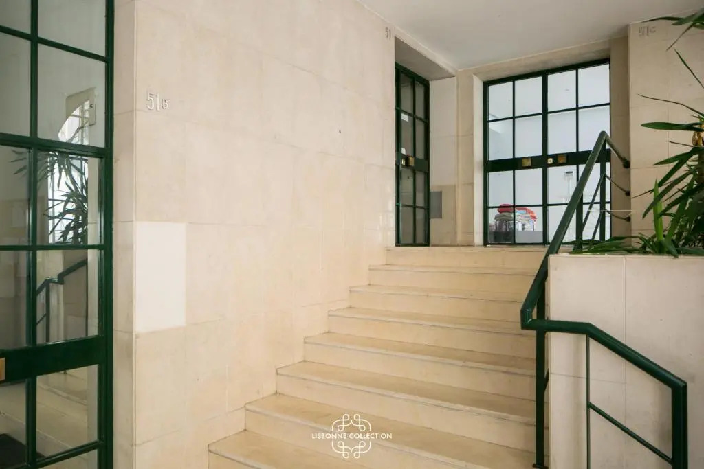 Elegance Lisbon View 68 by Lisbonne Collection