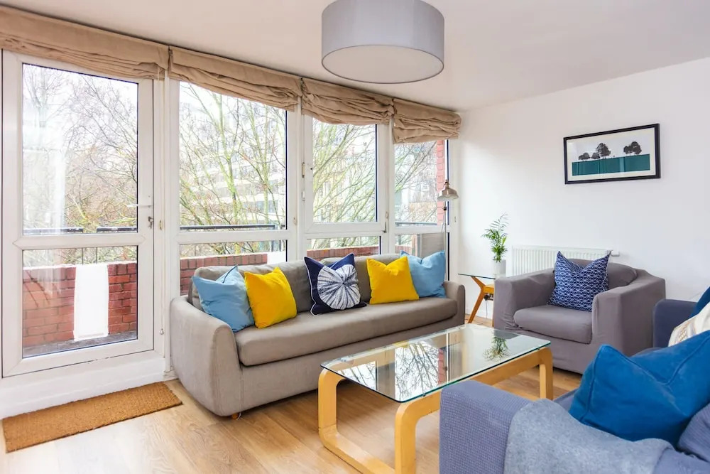 Spacious Central 3 Bedroom Apartment in Old Street