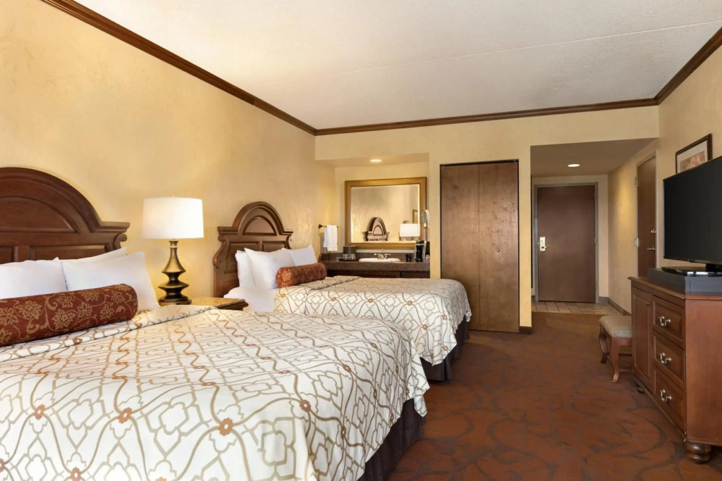 Chateau on the Lake Resort Spa and Convention Center