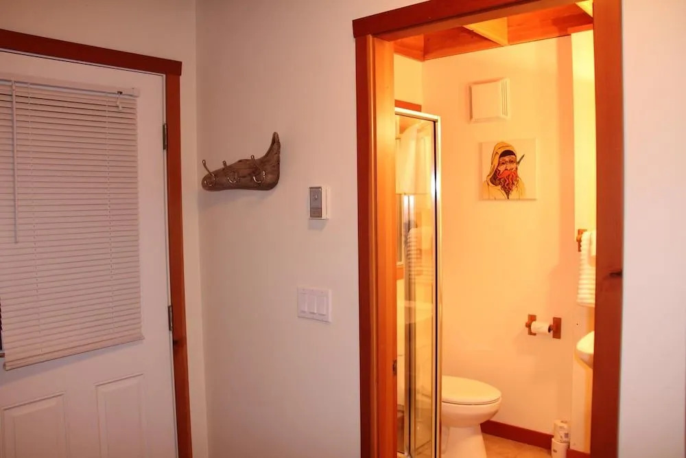 Private Oceanfront Cabin And Hot Tub! - Gww
