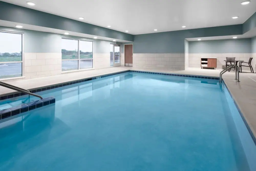 Holiday Inn Express & Suites - Elkhorn - Lake Geneva Area by IHG
