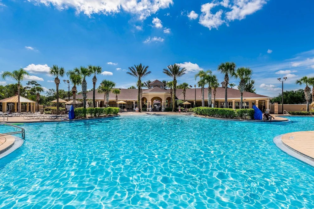 4 Mi to Disney World: Kissimmee Resort Retreat!