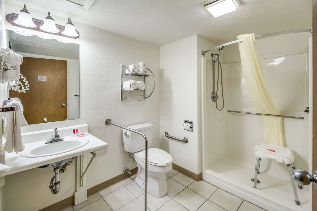 Econo Lodge, Downtown Custer Near Custer State Park and Mt Rushmore