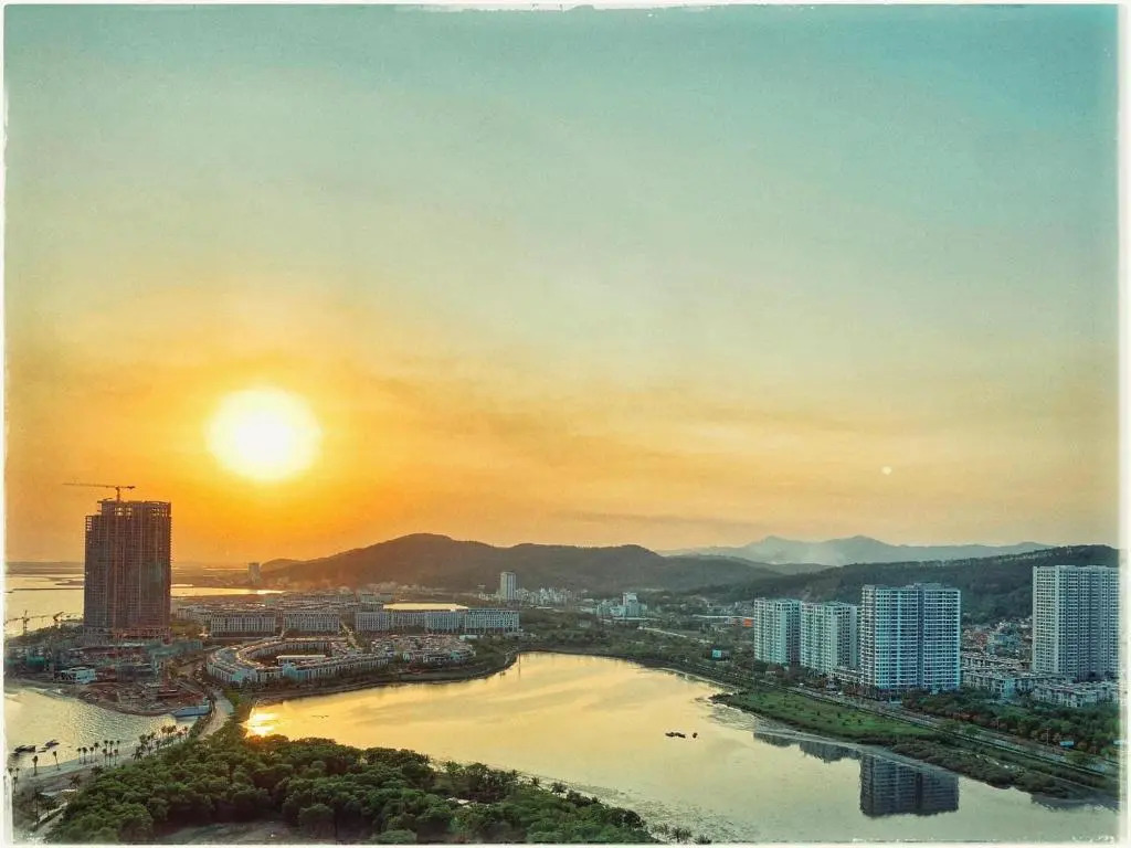 Na Vintage căn hộ 1 ngủ có bồn tắm, ban công view vịnh Hạ Long Cách biển 50m