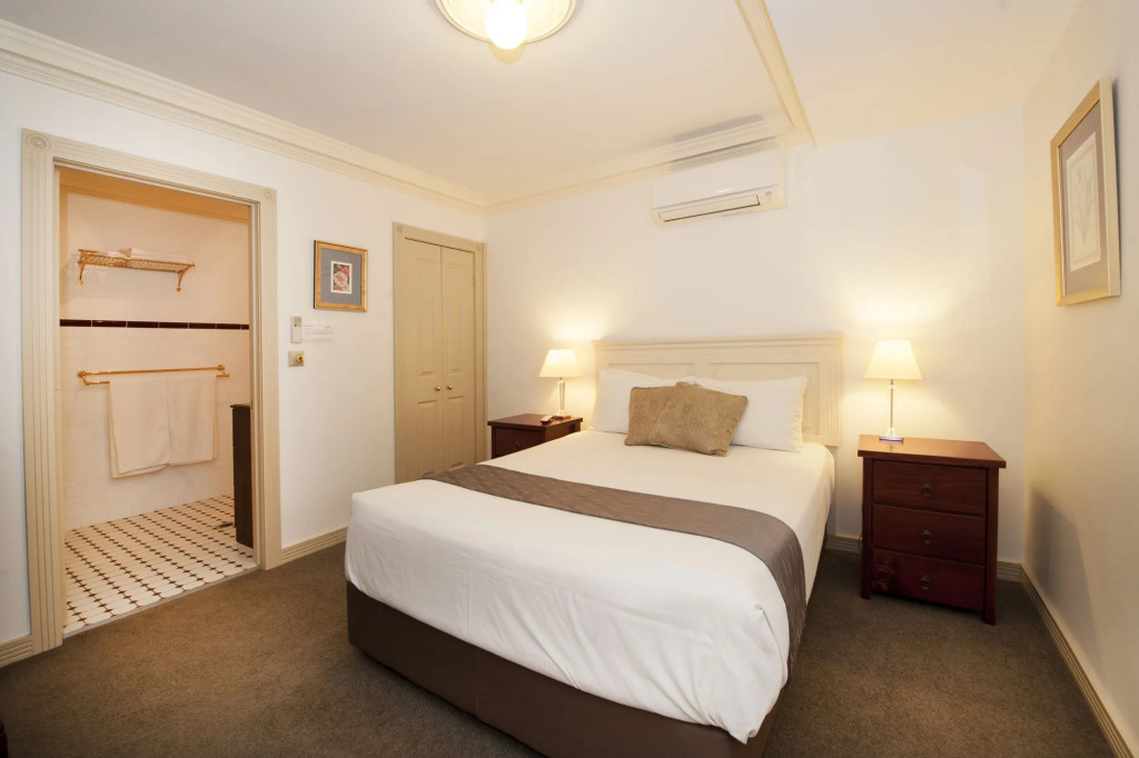 Cobb & Co Court Boutique Hotel