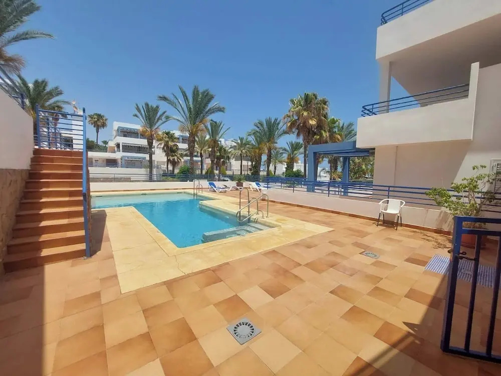 2 Bed Apt - Close To Beach - Pool - Balcony