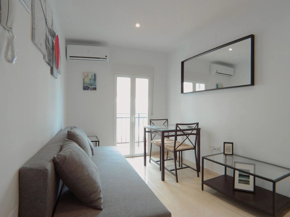 Apartamento interior cercano al parque Olof Palme AP7