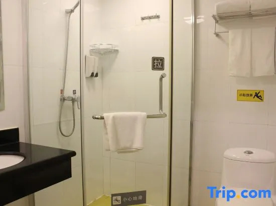 Home Inn (Weihai Wanda Plaza Haibin Road Crown Bathing Beach)