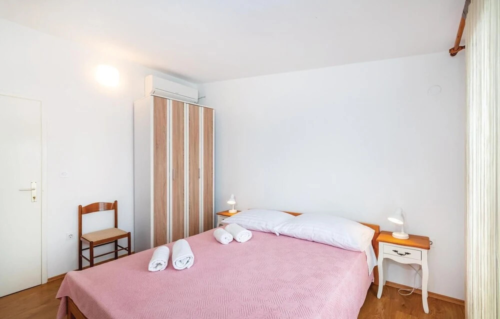 Stunning Home in Rovanjska With Wifi and 6 Bedrooms